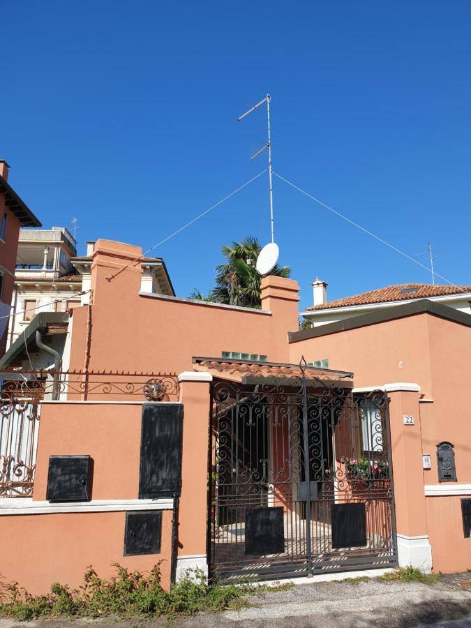 Cottage Al Mare Martina Венеция Лидо Екстериор снимка